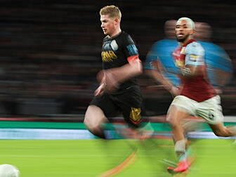 Kevin de Bruyne winning race t...